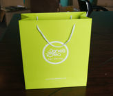 कॉटन हैंडल टी पैकेजिंग बैग के साथ कस्टम डिज़ाइन किए गए ग्रीन क्राफ्ट पेपर बैग