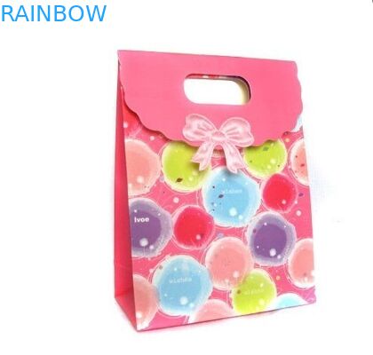 उपहार / कैंडी के लिए रंगीन मुद्रित पेपर बैग, हैंडल के साथ अनुकूलित पेपर बैग