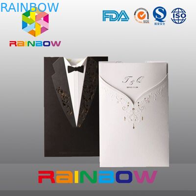 विविड प्रिंट के साथ शादी के निमंत्रण कार्ड के लिए शानदार स्वनिर्धारित पेपर बैग