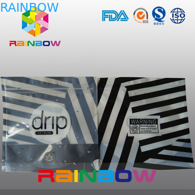 ज़ेबरा स्ट्राइप्स नोनी ड्रिप बैग, स्टाइलिश कम्पोज़िट मायलर पाउच के साथ खड़े हैं