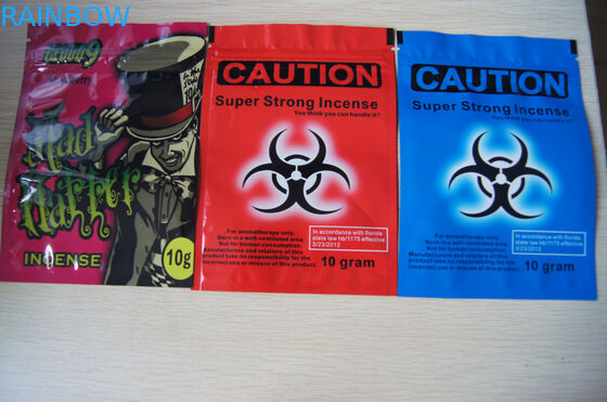 टुकड़े टुकड़े में छेद के साथ टुकड़े टुकड़े सामग्री मुद्रण खड़े हो जाओ