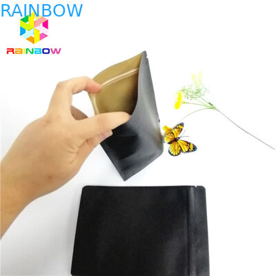 ब्लैक क्राफ्ट पेपर बैग पैकेजिंग कस्टम लोगो पाउच रिसाइकिलेबल जिप लॉक पर खड़े होते हैं