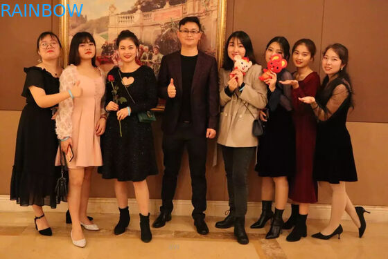 विशेष आकार का मुद्रण लोगो खाद्य ग्रेड रस दूध जेली तरल स्टैंड बोतल आकार पाउच