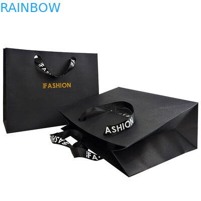 अनुकूलित ब्रांड लोगो लक्जरी काले कागज परिधान पैकेजिंग उपहार शॉपिंग बैग कागज पैकेजिंग