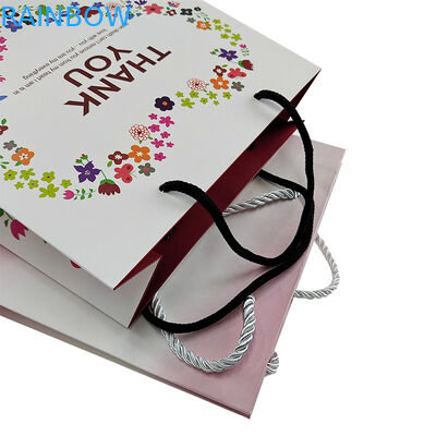 उच्च गुणवत्ता वाले पुनर्नवीनीकरण योग्य अनुकूलित डिजाइन फैंसी स्ट्रिंग हैंडल शॉपिंग पेपर बैग