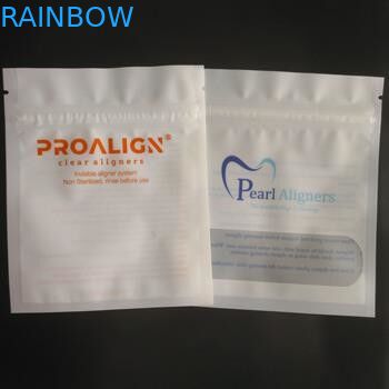 थोक पुनर्नवीनीकरण योग्य थ्री साइड सील माइलर पैकेजिंग दांतों की देखभाल के लिए दांत संरेखक ज़िपर के साथ