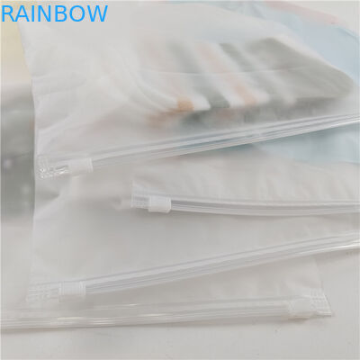 फैक्टरी थोक पारदर्शी प्लास्टिक टी-शर्ट कपड़े पैकेजिंग बैग स्लाइडिंग ज़िप और हुक के साथ