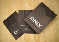 सादे रंग कस्टम पेपर बैग मैट ब्लैक पैकेजिंग क्राफ्ट पेपर
