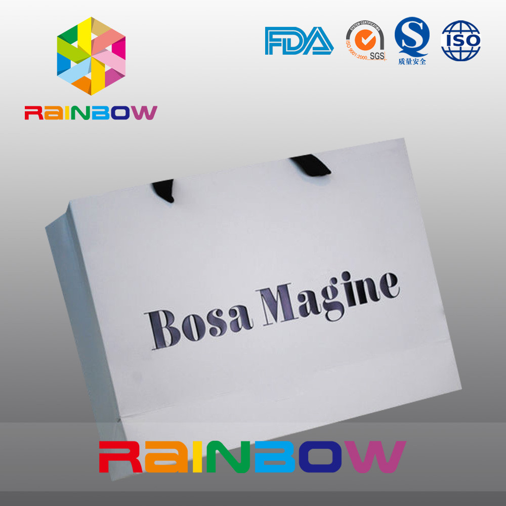 परिधान पैकेजिंग के लिए पर्यावरण के अनुकूल अनुकूलित पेपर बैग