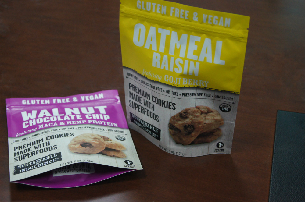 कस्टम डिजाइन में जिपलॉक के साथ फूड ग्रेड प्लास्टिक स्नैक पैकेजिंग डॉयपैक