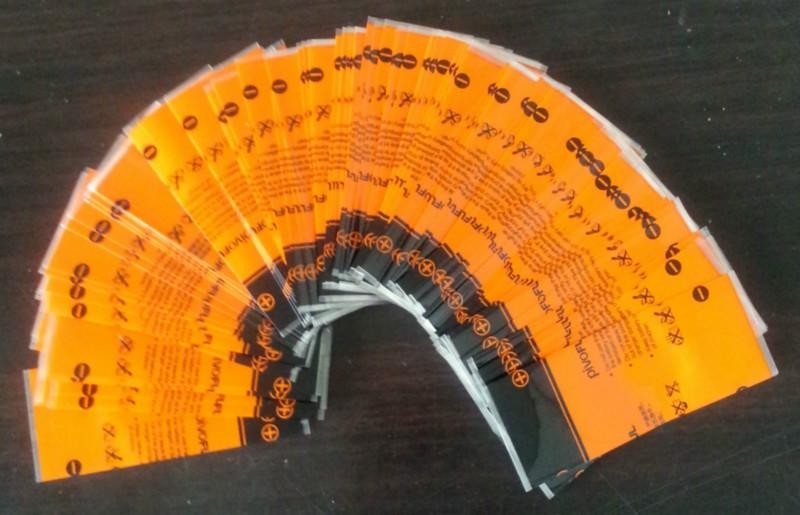 बेवरेज इंडस्ट्री ने शेप बॉटल के लिए श्रिंक स्लीव लेबल्स प्लास्टिक श्रिंक लेबल प्रिंट किया