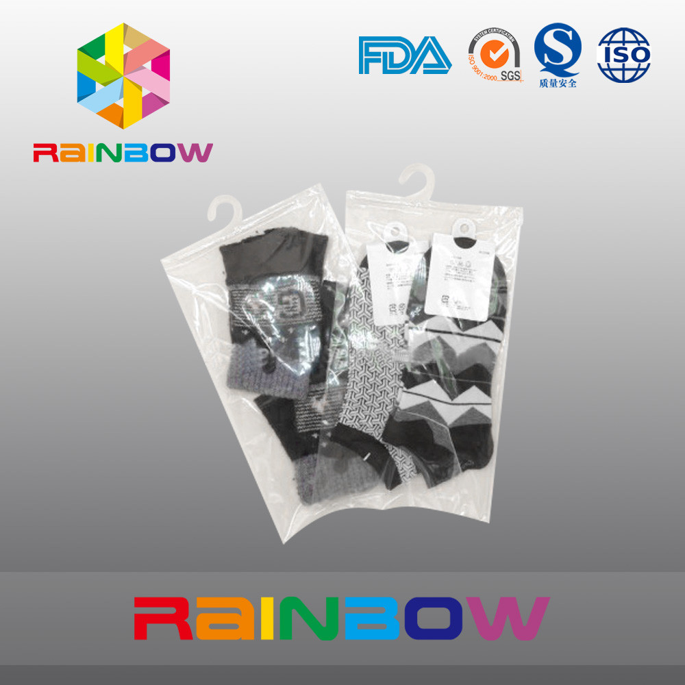 दूधिया सफेद साफ प्लास्टिक पाउच पैकेजिंग हुक हुक बैग जिपर के साथ जुराबें