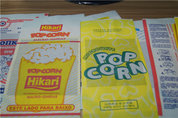 स्नैक के लिए फूड ग्रेड फ्लैट बॉटम ब्राउन स्वनिर्धारित पेपर बैग टॉप ओपन