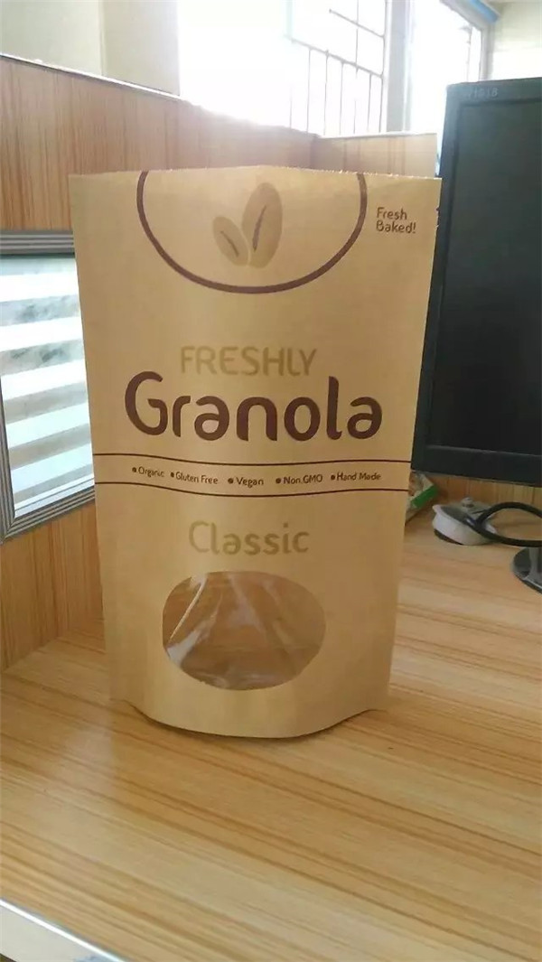 कस्टम प्रिंटेड स्टैंड अप क्राफ्ट पेपर बैग, स्नैक बैग पैकेजिंग विद विंडो