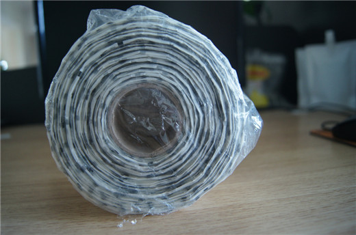 ट्रांसपेरेंट 2500 पीसी ब्रेल के साथ स्लीव स्लीव लेबल ट्रायंगल स्टीकर रोल