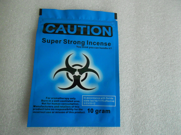 टुकड़े टुकड़े में छेद के साथ टुकड़े टुकड़े सामग्री मुद्रण खड़े हो जाओ