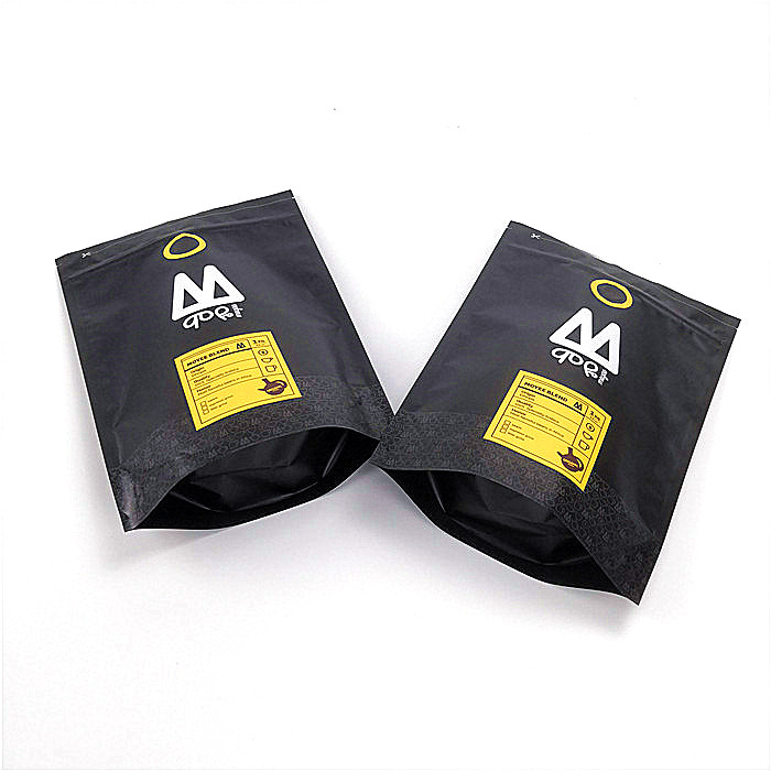 जिपर पाउच बैग कस्टम प्रिंटेड टुकड़े टुकड़े में मैट काले रंग के लिए रेसेलेबल स्टैंड अप