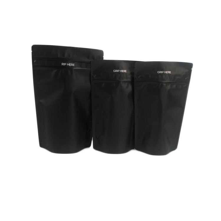 स्टॉक ब्लैक एल्युमिनियम फॉयल चाइल्ड रेसिस्टेंट एडिबल फूड ग्रेड फ्लावर गमी सीबीडी कैनबिस पैकेजिंग स्मेल प्रूफ बैग में