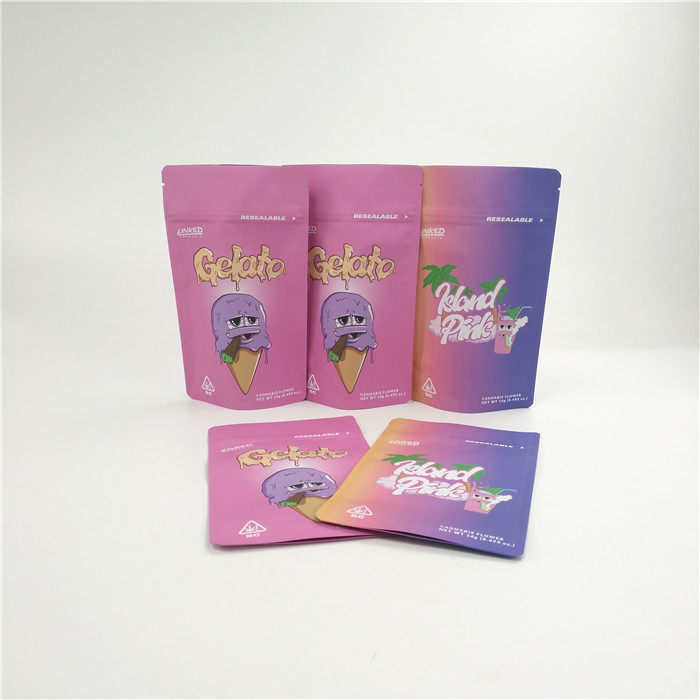 स्वनिर्धारित शीतल स्पर्श गंध प्रूफ 3.5g 7g गांजा भांग कुकीज़ बाल प्रतिरोधी डॉयपैक्स के लिए बैग खड़े हो जाओ