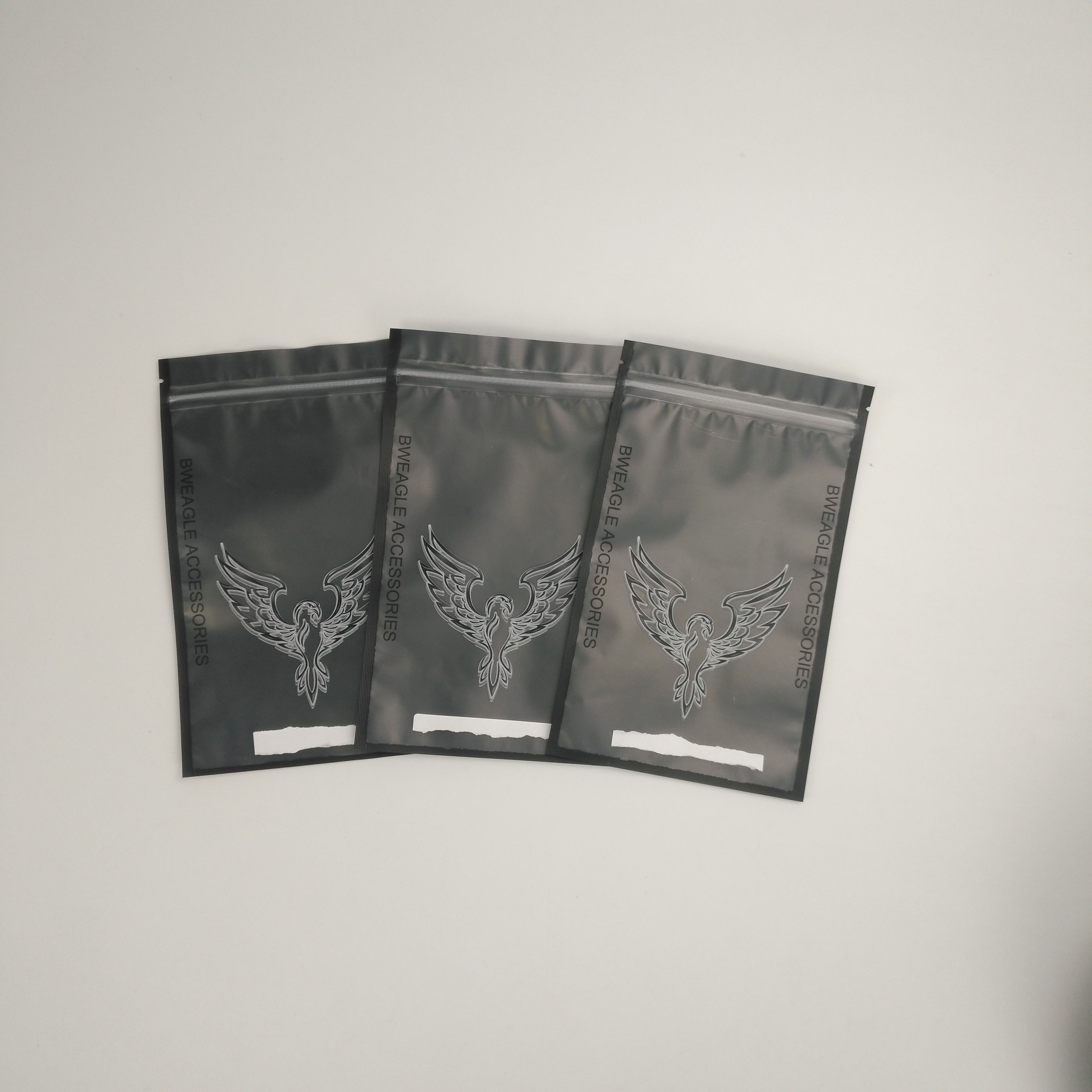 कस्टम लोगो के साथ कस्टमाइज़्ड ग्लॉसी इयरफ़ोन एक्सेसरीज़ पैकेजिंग बैग इयरफ़ोन हेडफ़ोन हेडसेट्स बैग