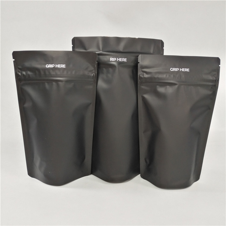 कस्टम ब्लैक स्टैंड अप चाइल्डप्रूफ जिप बैग्स प्लास्टिक पाउच पैकेजिंग स्मेल प्रूफ वीड एडिबल गांजा फ्लावर बैग्स