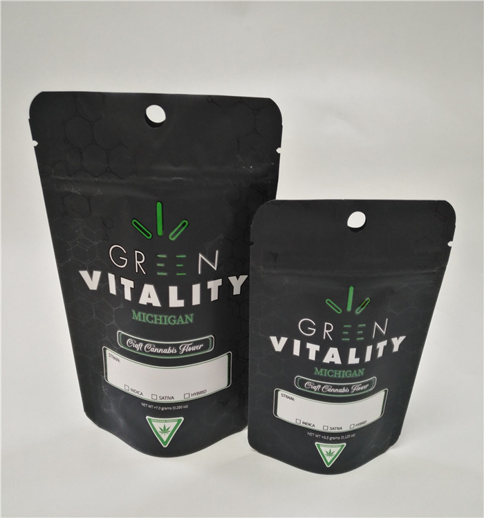 खाद्य ग्रेड अनुकूलित मुद्रित पन्नी टुकड़े टुकड़े में resealable mylar ziplock doypack CBD कैंडी बैग खड़े हो जाओ