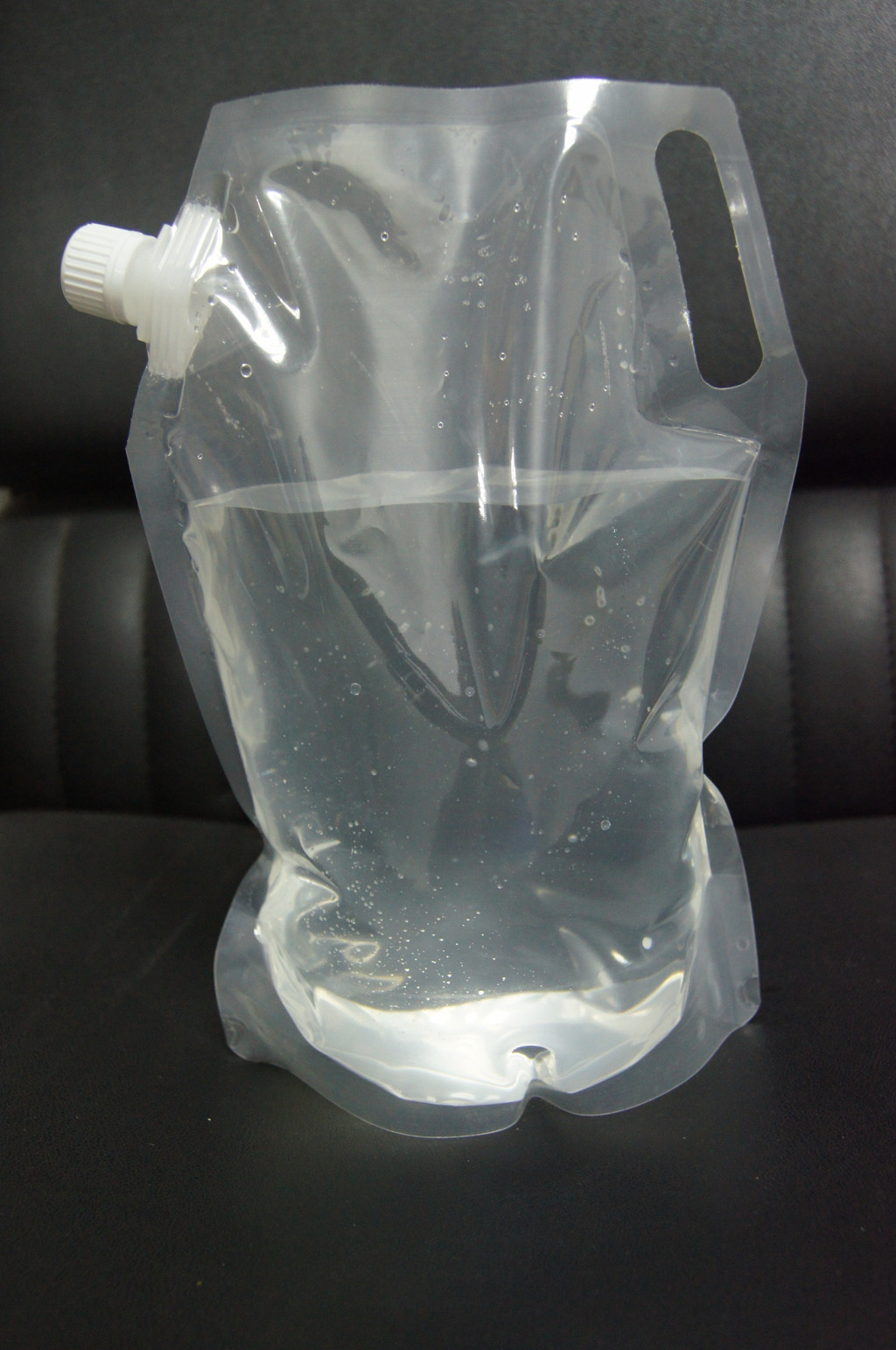 रंगीन प्रिंटिंग वॉटर प्रूफ लिग्यूइड के लिए कॉर्नर टोंटी के साथ पैकेजिंग बैग खड़े करें