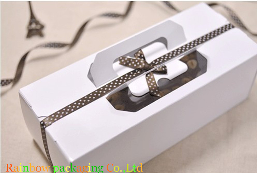 क्लियर विंडो चॉकलेट पैकेजिंग बॉक्स हैंडल रीसायकल मैट / ग्लोस लैमिनेशन