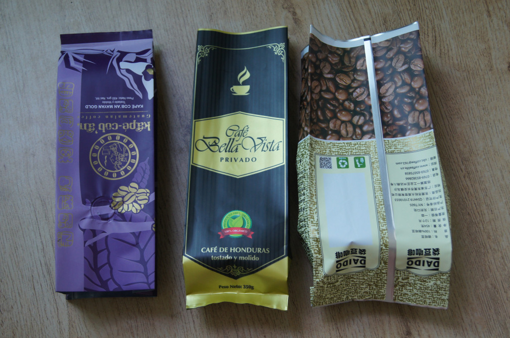 वाल्व के साथ गुस्सेट साइड टुकड़े टुकड़े में मैट फिनिश टी बैग पैकेजिंग रंगीन प्रिंटिंग